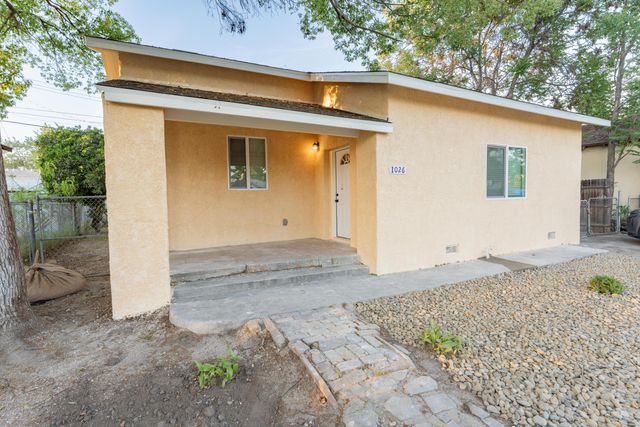 1026 E Tulare Avenue, Tulare, CA 93274