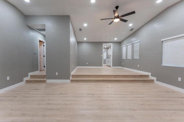 1026 E Tulare Avenue, Tulare, CA 93274