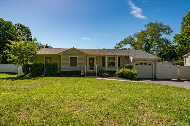 7 Edscho Lane, Commack, NY 11725