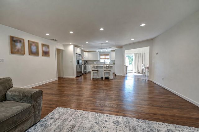 7 Edscho Lane, Commack, NY 11725