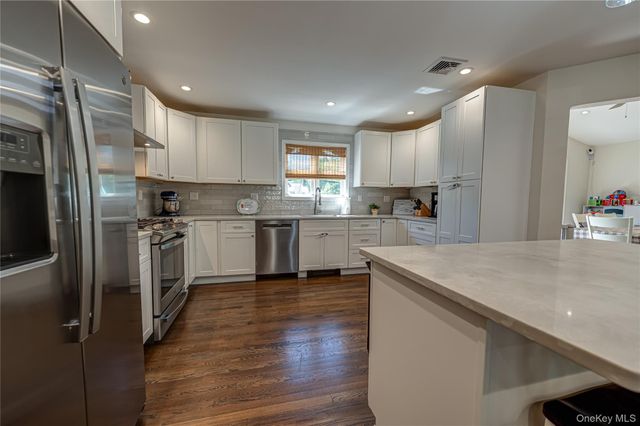 7 Edscho Lane, Commack, NY 11725