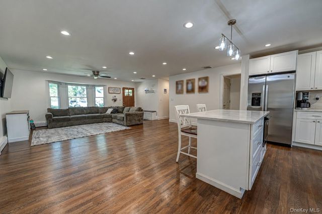 7 Edscho Lane, Commack, NY 11725