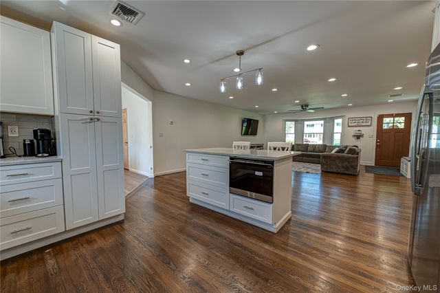 7 Edscho Lane, Commack, NY 11725