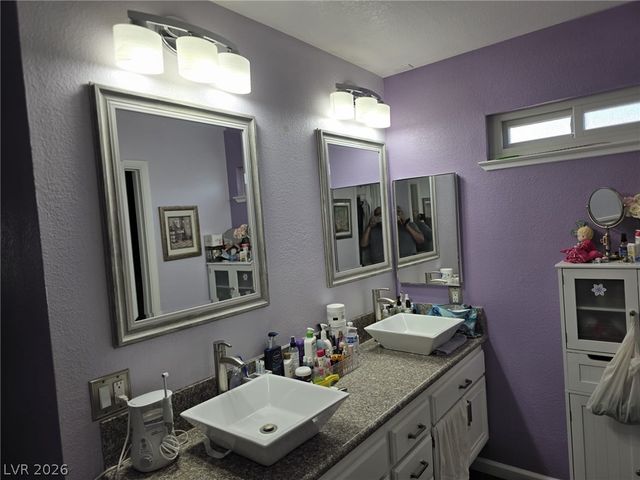 7000 Carrondale Way, Las Vegas, NV 89128