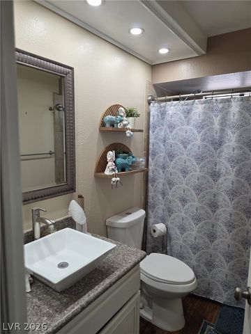 7000 Carrondale Way, Las Vegas, NV 89128