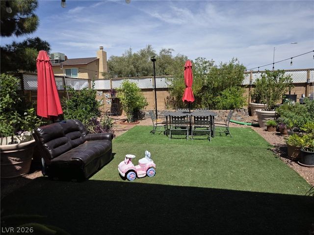 7000 Carrondale Way, Las Vegas, NV 89128