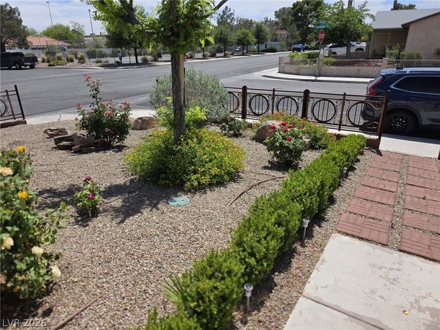 7000 Carrondale Way, Las Vegas, NV 89128