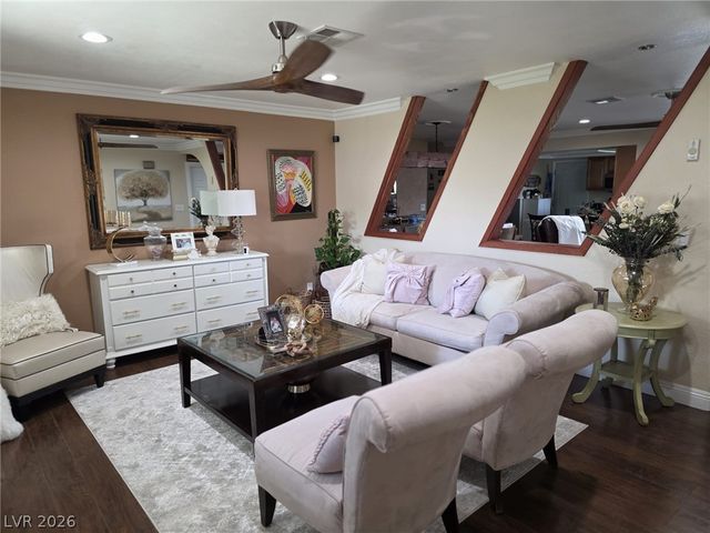 7000 Carrondale Way, Las Vegas, NV 89128