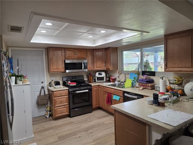 7000 Carrondale Way, Las Vegas, NV 89128