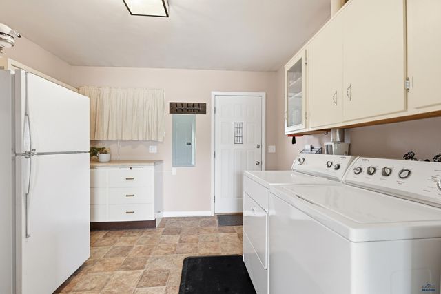 4727 S CANYON RD, Rapid City, SD 57702