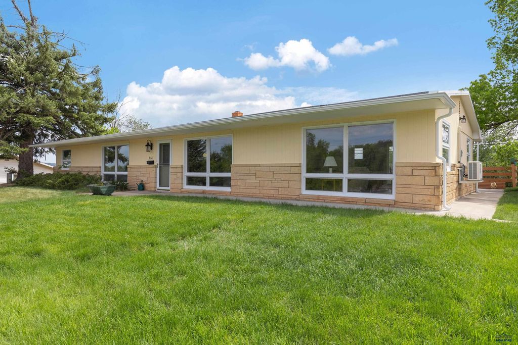 4727 S CANYON RD, Rapid City, SD 57702