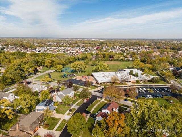 835 Maple Road, Flossmoor, IL 60422