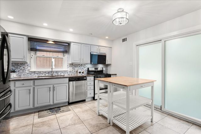 835 Maple Road, Flossmoor, IL 60422