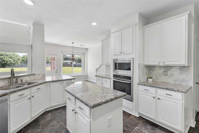 17802 White Oak Hill, Cypress, TX 77429