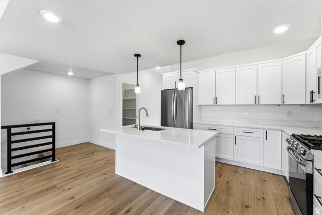 136 CHAMBORD CT, Sandy, UT 84070