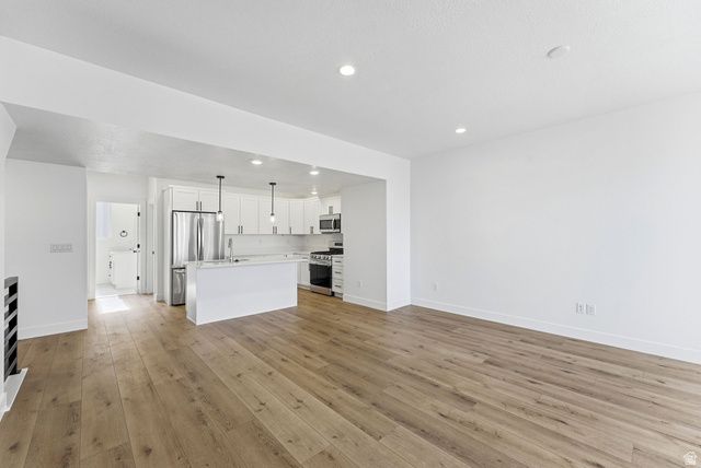 136 CHAMBORD CT, Sandy, UT 84070