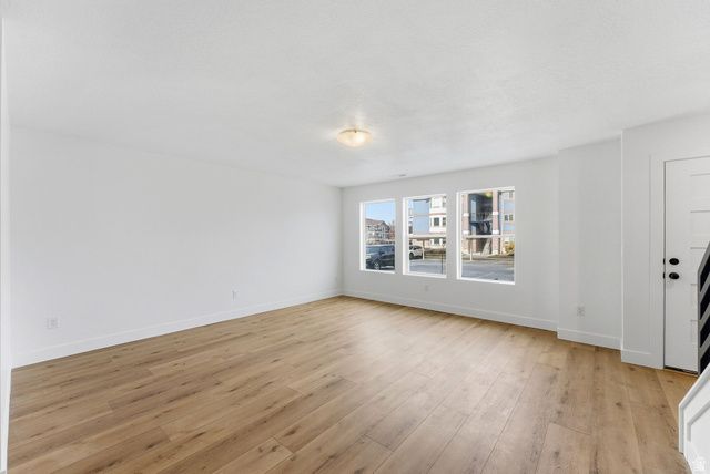 136 CHAMBORD CT, Sandy, UT 84070