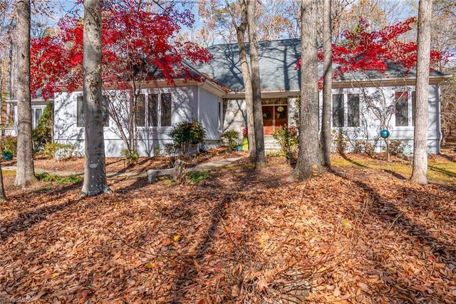 2400 Hunters Crossing Trail, Summerfield, NC 27358