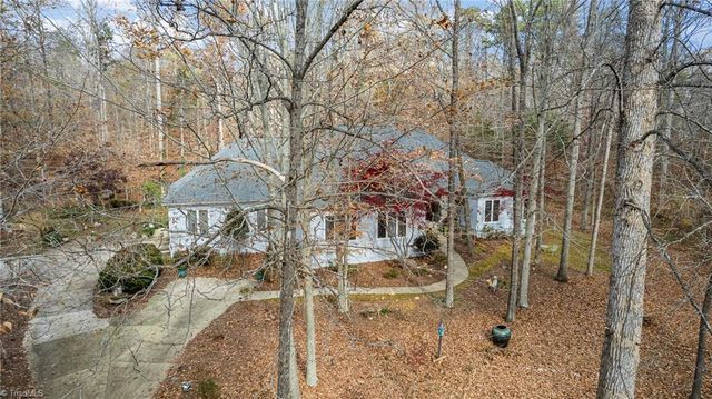 2400 Hunters Crossing Trail, Summerfield, NC 27358