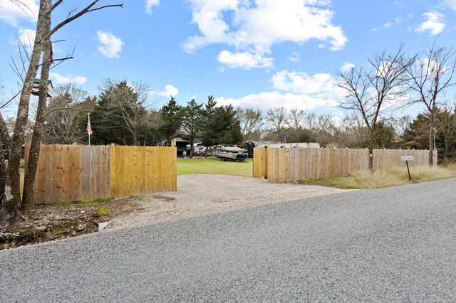 988 County Road, Gordonville, TX 76245