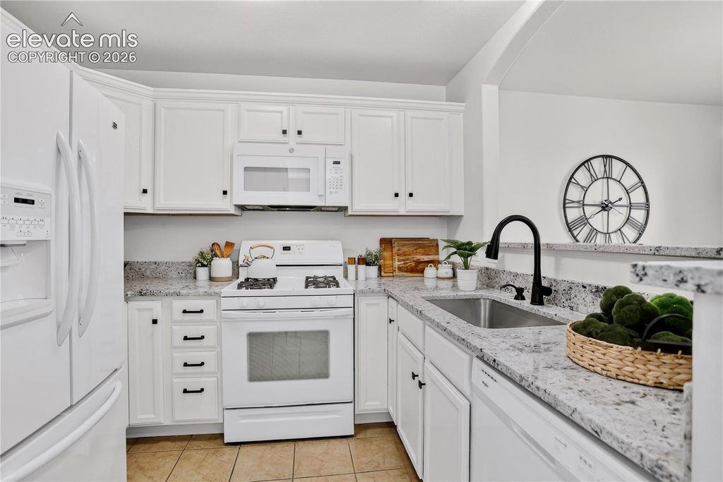 288 Pecan Garden View, Colorado Springs, CO 80904 — photo 4