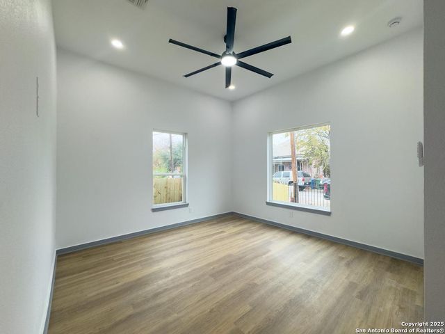 220 Omaha St, San Antonio, TX 78203