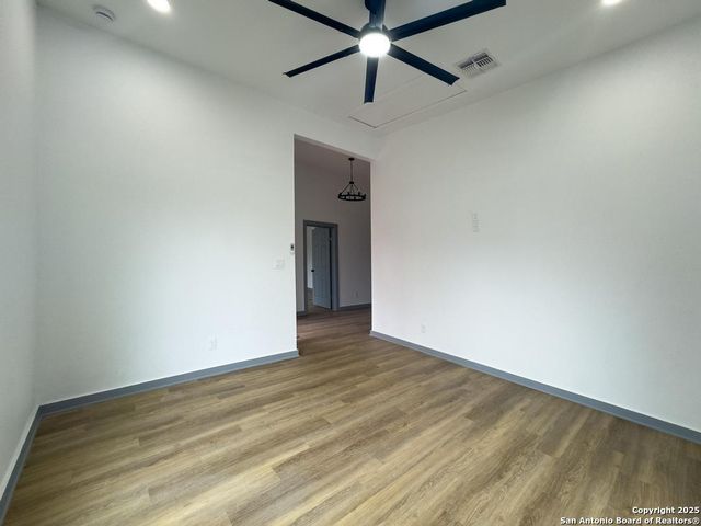 220 Omaha St, San Antonio, TX 78203