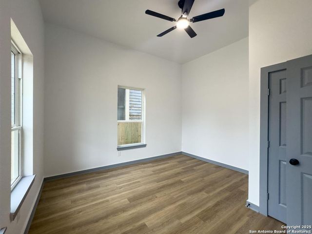 220 Omaha St, San Antonio, TX 78203