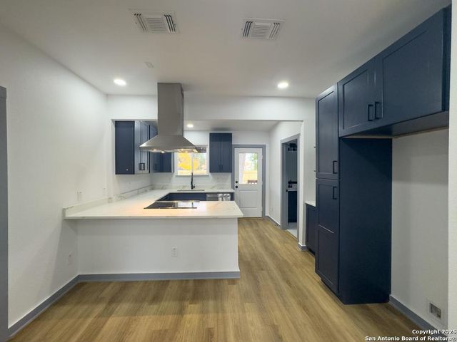 220 Omaha St, San Antonio, TX 78203