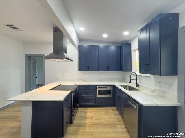 220 Omaha St, San Antonio, TX 78203