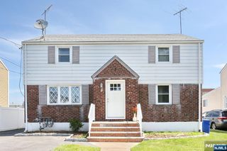 7 Macarthur Avenue, Hasbrouck Heights, NJ 07604