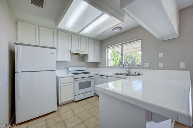 2414 Muirfield Avenue, Henderson, NV 89074