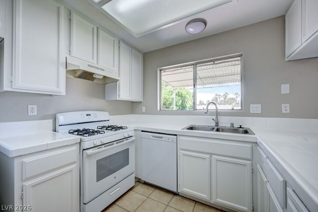 2414 Muirfield Avenue, Henderson, NV 89074