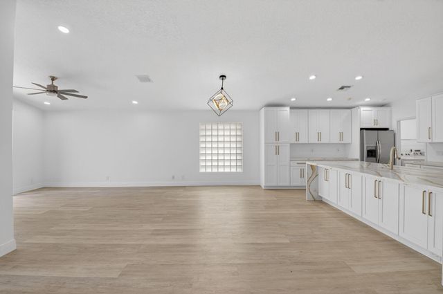 11728 Dove Hollow Avenue, Boynton Beach, FL 33437