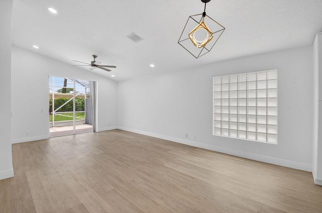 11728 Dove Hollow Avenue, Boynton Beach, FL 33437