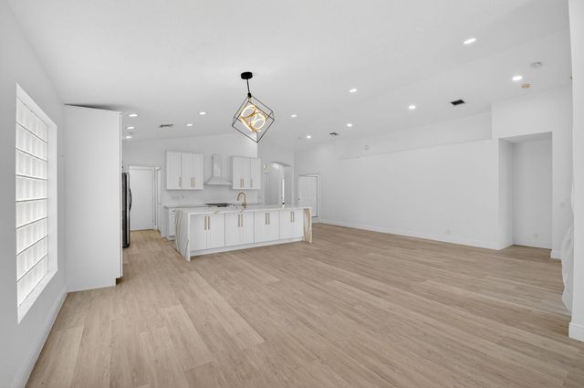 11728 Dove Hollow Avenue, Boynton Beach, FL 33437