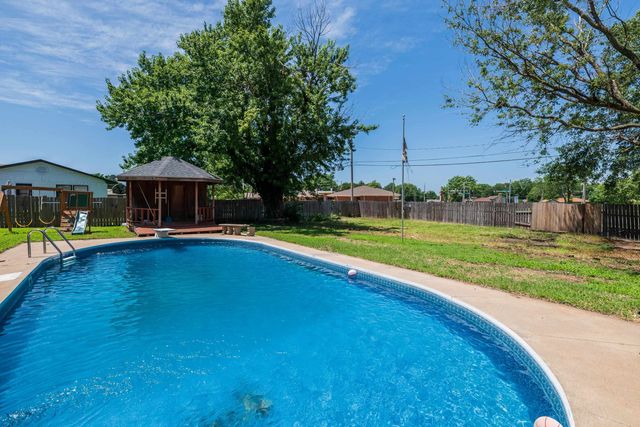 2335 Crest St, Augusta, KS 67010