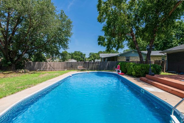 2335 Crest St, Augusta, KS 67010