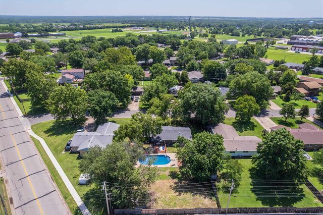 2335 Crest St, Augusta, KS 67010