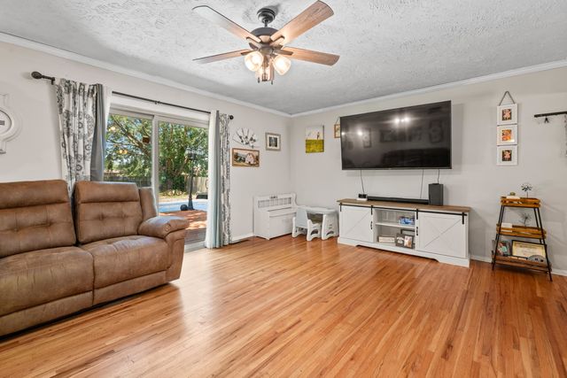 2335 Crest St, Augusta, KS 67010