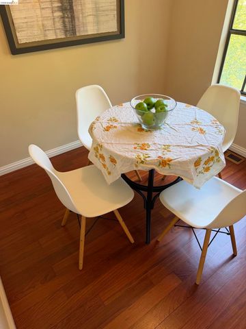 6909 Exeter Dr, Oakland, CA 94611