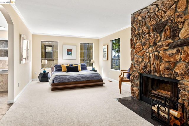 6909 Exeter Dr, Oakland, CA 94611