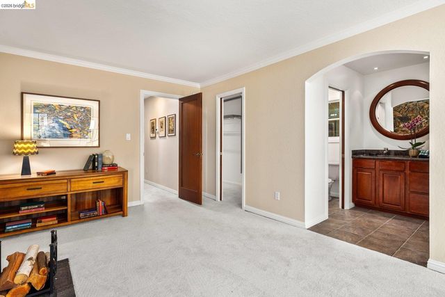 6909 Exeter Dr, Oakland, CA 94611