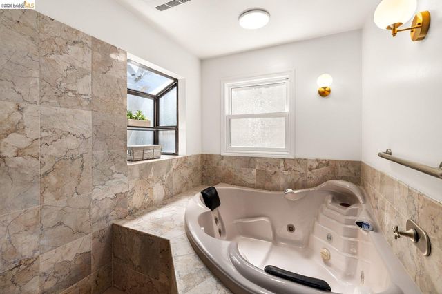 6909 Exeter Dr, Oakland, CA 94611