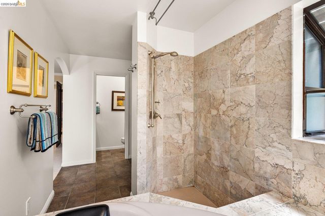 6909 Exeter Dr, Oakland, CA 94611