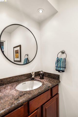 6909 Exeter Dr, Oakland, CA 94611