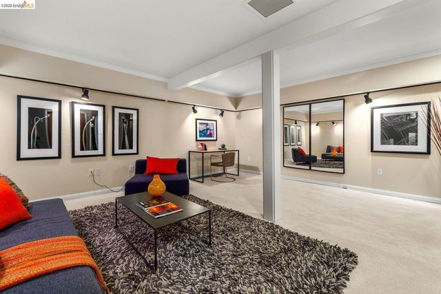 6909 Exeter Dr, Oakland, CA 94611