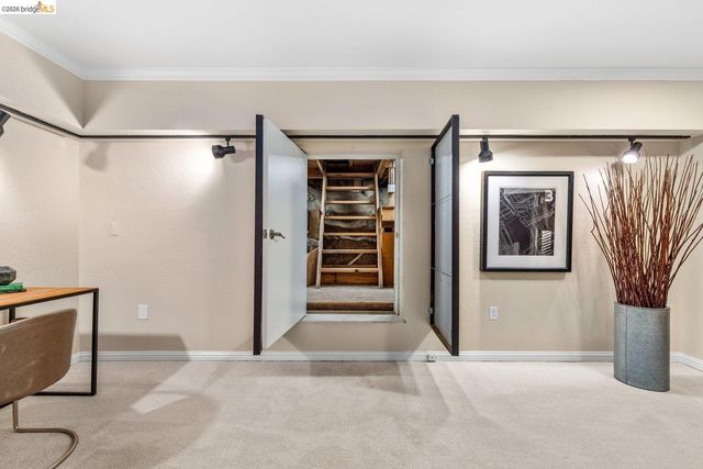 6909 Exeter Dr, Oakland, CA 94611