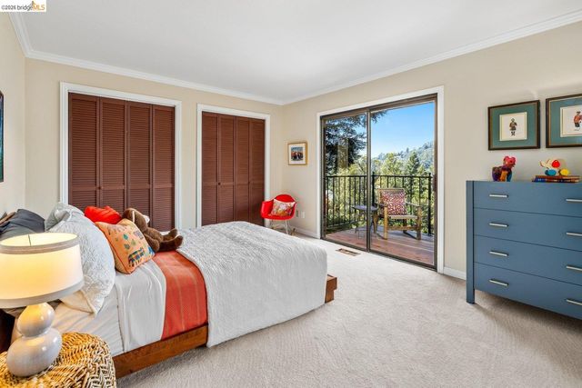 6909 Exeter Dr, Oakland, CA 94611