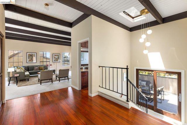 6909 Exeter Dr, Oakland, CA 94611